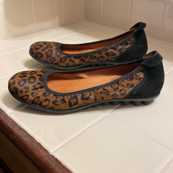 BM bernie mev. Leopard Print Ballet Flats Size 38 VGUC - Picture 4 of 6